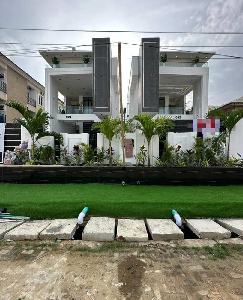 5 Bedroom Fully Detached Duplex with Private Pool & BQ in Lekki