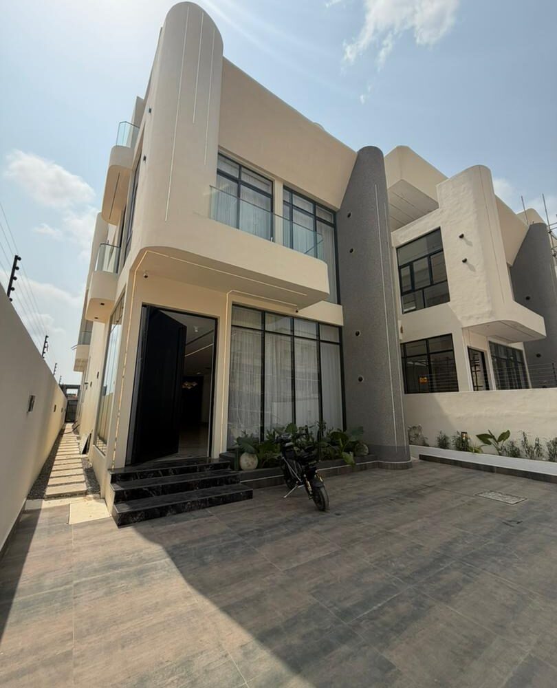 5 Bedroom Fully Detached Duplex for Sale in Lekki Phase 1